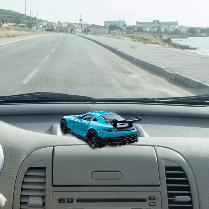 Dekoracja obrotowa na desce rozdzielczej samochodu